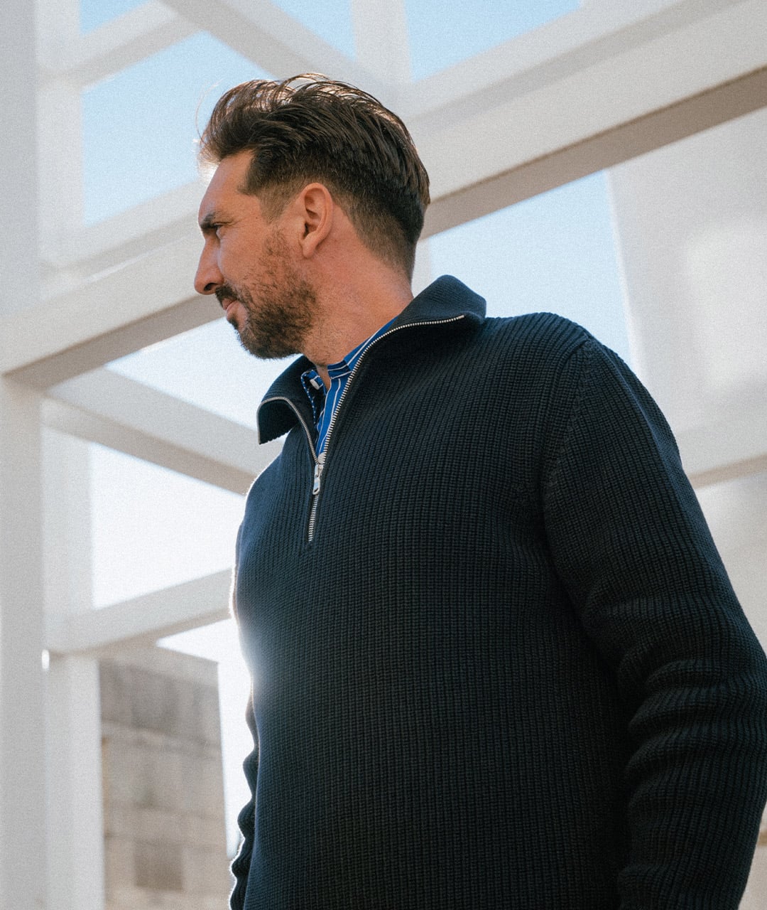 Pull pour homme haut de gamme, photo au port&eacute;