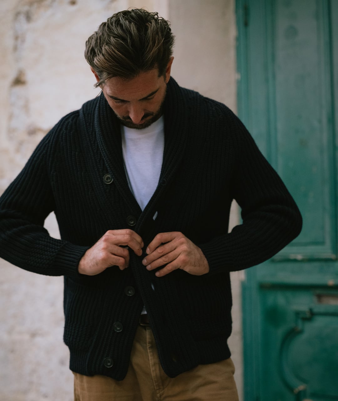 Voir le cardigan homme en laine.