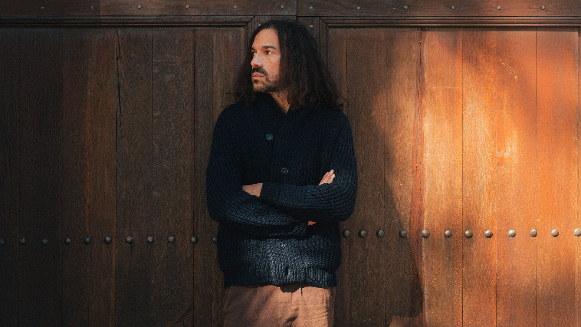 Le cardigan homme Bleu de Chauffe au port&eacute;