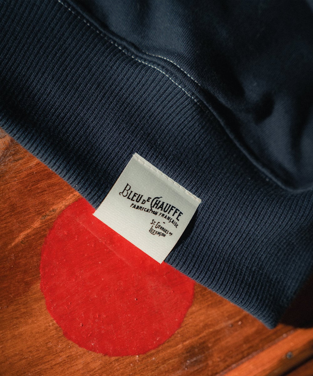 D&eacute;tail pull homme &eacute;tiquette "Bleu de Chauffe St-Georges-de-Luzencon"